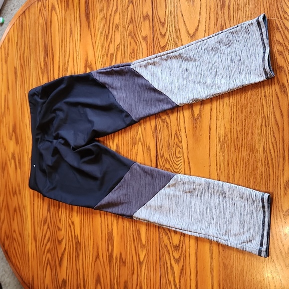In Motion by Maurices color block leggings - Picture 6 of 7